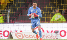 Robin Risser remercie Jean-Louis Leca avant la finale de Coupe de France