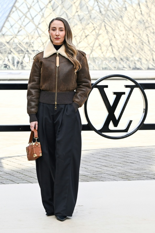 L'actrice britannique Erin Doherty pose avant le défilé Louis Vuitton lors de la Fashion Week de Paris, le 10 mars 2026  ( AFP / JULIEN DE ROSA )