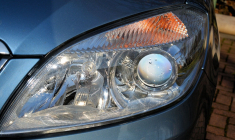 Les 18-25 ans ont reçu des devis à 1 343 euros par an en moyenne, contre 565 euros pour les plus de 56 ans. (Kapa65 / Pixabay)