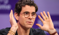 Le patron d'Instagram, Adam Mosseri, lors d'une conférence à Los Angeles le 9 octobre 2025. ( AFP / Patrick T. Fallon )