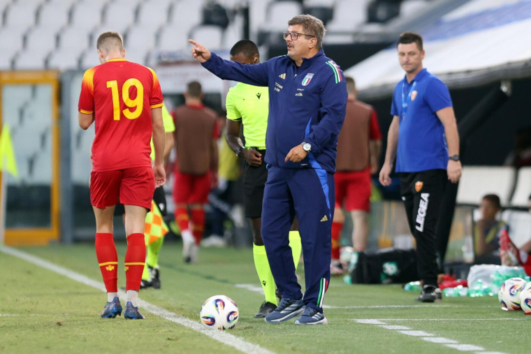 Quand les Espoirs de l'Italie s'entraînent avec un œil bandé