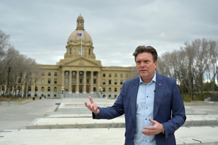 L'ancien vice-Premier ministre de l'Alberta et militant opposé à l'indépendance, Thomas Lukaszuk devant l’Assemblée législative de l’Alberta, à Edmonton au Canada, le 3 mai 2026. ( AFP / Daphné LEMELIN )