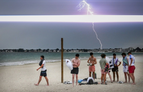 Cinquante-sept départements sont mercredi en vigilance orange pour les orages au 7e jour d'une vague de chaleur nationale précoce où la barre des 40°C a de nouveau été franchie ( AFP / Loic VENANCE )