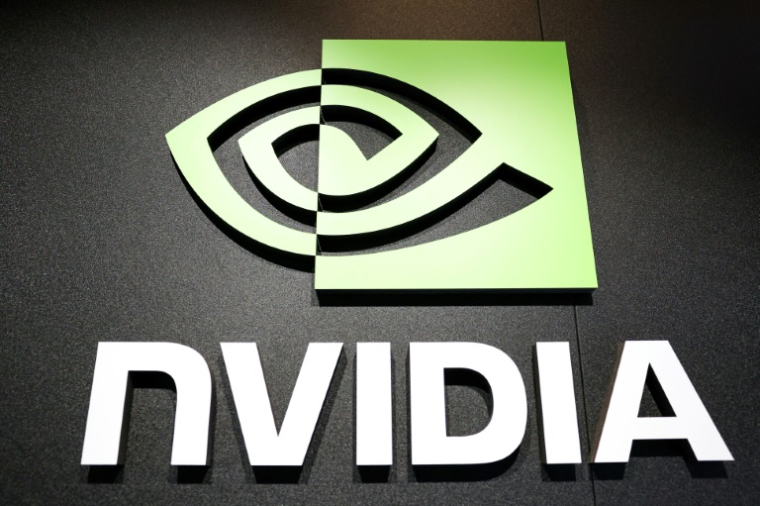 Le géant technologique américain Nvidia a annoncé reprendre les ventes à la Chine d'un modèle de puces avancées pour l'intelligence artificielle ( AFP / I-HWA CHENG )