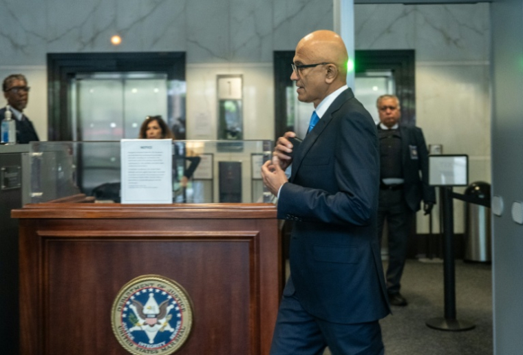 Le patron de Microsoft, Satya Nadella, au palais de justice fédéral à Oakland, en Californie, le 11 mai 2026 ( AFP / Karl Mondon )