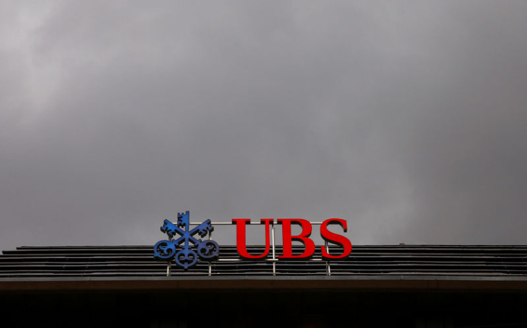 UBS CONFIRME SA POLITIQUE DE DIVIDENDE APRÈS SA CONDAMNATION