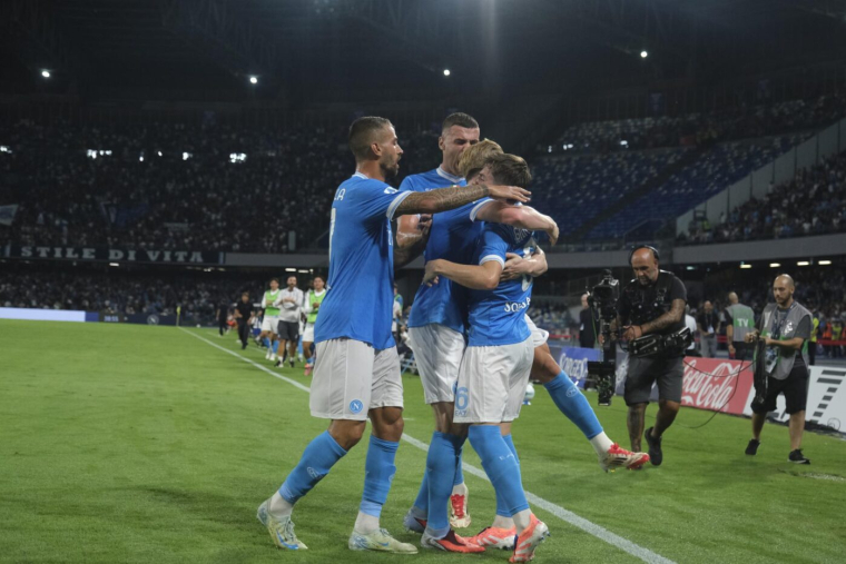 Naples joue un tour à Pise et s’empare de la tête de Serie A