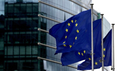 Les drapeaux européens devant le siège de la Commission européenne à Bruxelles