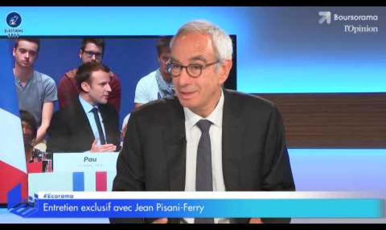 Emmanuel Macron demande aux seniors de faire un effort !