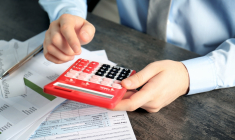 Quels revenus peuvent échapper à l'impôt dans le cadre de la déclaration de revenus pour 2025 ? (Crédits photo : ©  Africa Studio - stock.adobe.com)