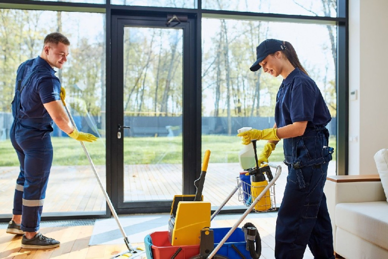 Pas de télétravail possible pour les gardiens d’immeuble, agents d’entretien et autres service de dépannage d’urgence (Crédits photo : Adobe Stock - )