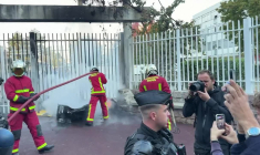 Blocus du lycée Paul Eluard à Saint-Denis: les pompiers maîtrisent un feu de poubelles