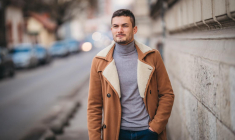 Comment profiter de sa liberté financière tout en préparant l’avenir? Mathis choisit de se constituer une épargne forcée régulière pour voir ses projets d’achat immobilier aboutir.