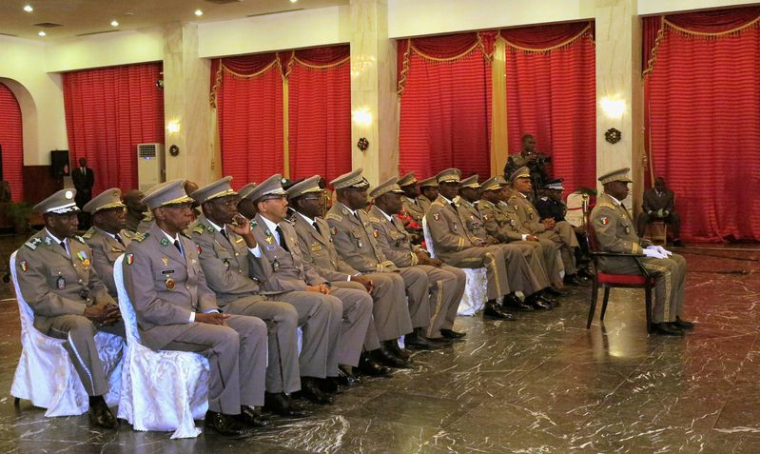 MALI: LA JUNTE ORDONNE LA RÉOUVERTURE DES FRONTIÈRES