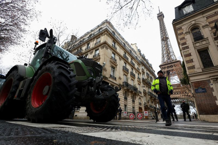 Manifestation contre l'accord de libre-échange UE-Mercosur, à Paris