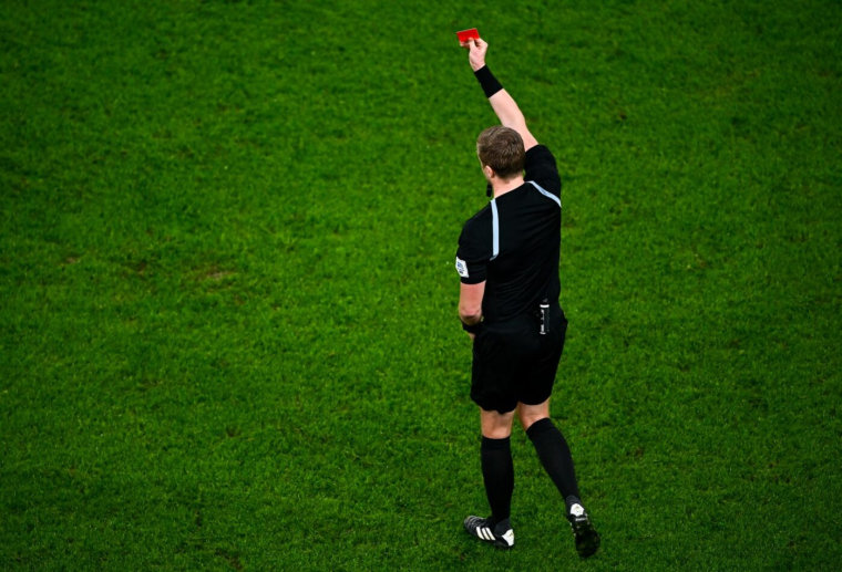 Un joueur exclu au bout de 17 secondes