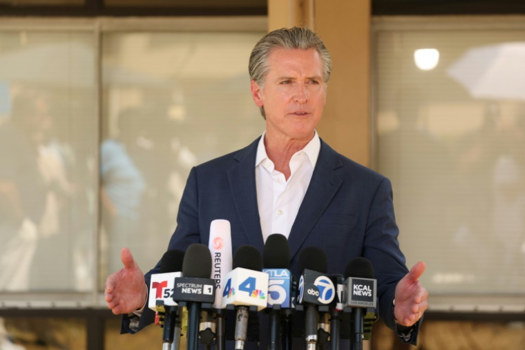 Le gouverneur de Californie, Gavin Newsom, lors d'une conférence de presse à Downey, le 16 juillet 2025 ( AFP / Patrick T. Fallon )