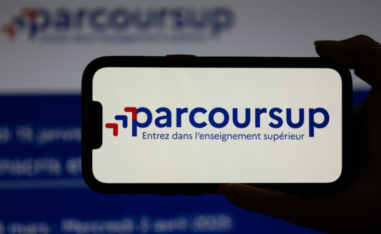 La plateforme d'orientation post-bac Parcoursup, qui cristallise le mécontentement des lycéens mobilisés, est accusée de trier les élèves et de manquer de transparence ( AFP / Anna KURTH )