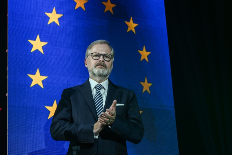 Le Premier ministre conservateur tchèque sortant Petr Fiala durant la campagne électorale des législatives à Prague, le 18 septembre 2025 ( AFP / Michal Cizek )