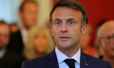 Le président français Emmanuel Macron à Annecy au lendemain de l'attaque au couteau