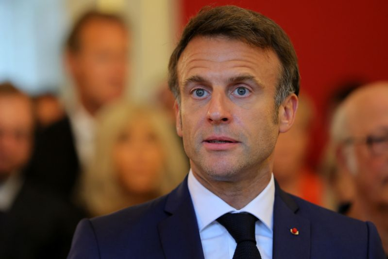 Le président français Emmanuel Macron à Annecy au lendemain de l'attaque au couteau