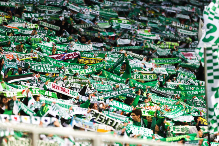 Plus de 40 000 spectateurs pour fêter le titre de Bursaspor en D4 turque