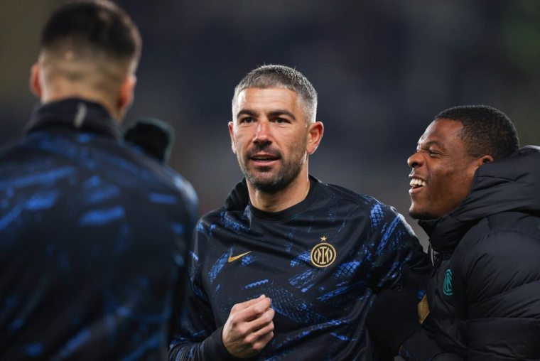 Le bras droit de Chivu à l'Inter Milan est aussi un ancien de la maison