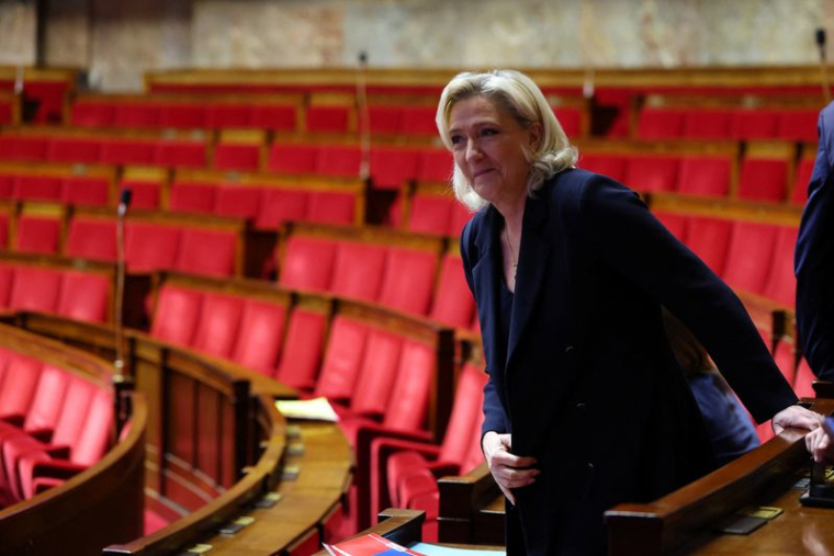 Le Parlement français débat et vote deux motions de censure contre le gouvernement français