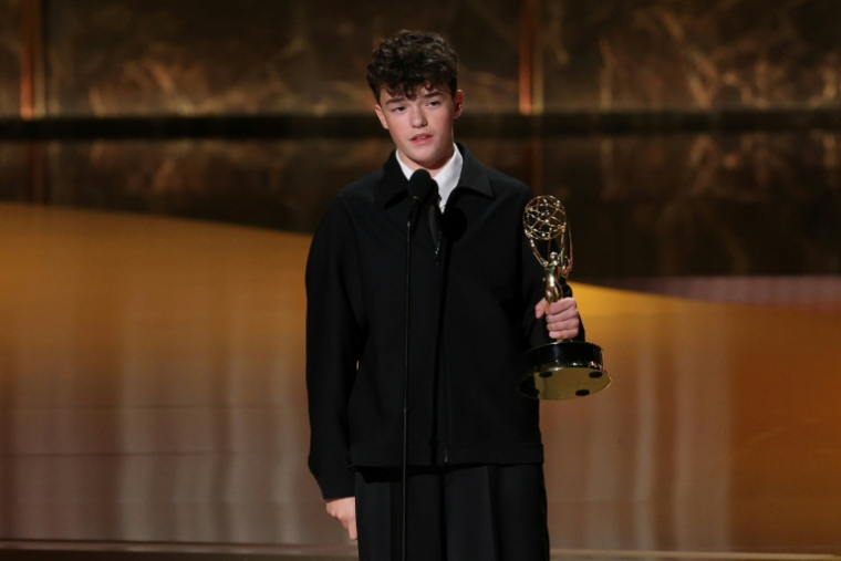 L'acteur Owen Cooper lors de la 77e cérémonie des Emmy Awards, le 14 septembre 2025 à Los Angeles ( AFP / VALERIE MACON )