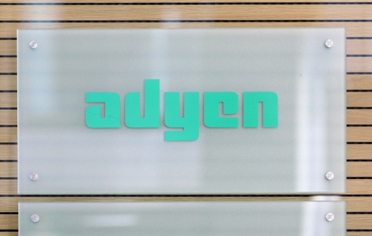 Le logo d'Adyen au siège de la société à Amsterdam
