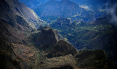Le cirque de Mafate vu depuis les hauteurs de Saint-Paul, à La Réunion, le 27 février 2022 ( AFP / Christophe ARCHAMBAULT )