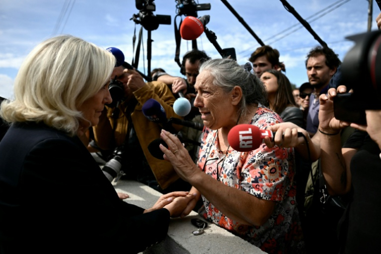 La candidate du RN à la présidentielle, Marine Le Pen, en déplacement au Porge, en Gironde, le 17 septembre 2026 ( AFP / Philippe LOPEZ )