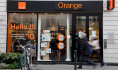 UNE CONSOLIDATION "INÉVITABLE" DANS LES TÉLÉCOMS EN FRANCE, DIT LE CFO D'ORANGE