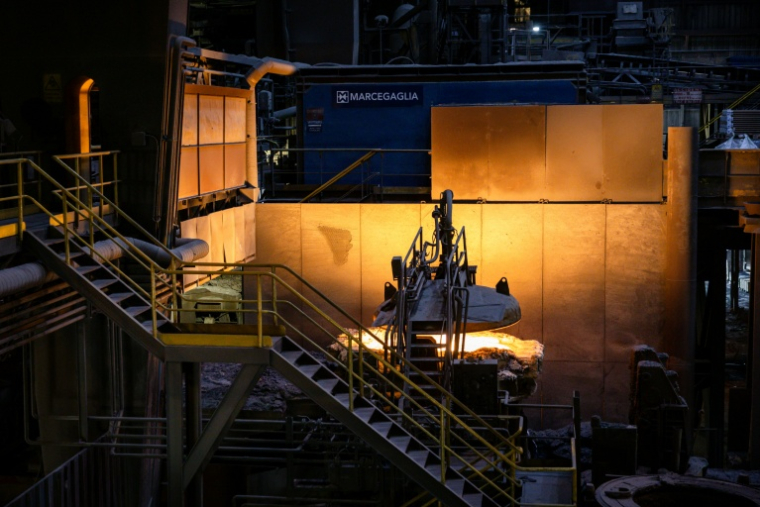 Une aciérie à Fos-sur-Mer, dans le sud de la France, le 24 mars 2025 ( AFP / CLEMENT MAHOUDEAU )