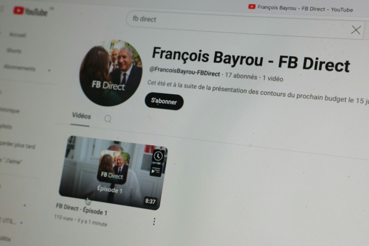 Image captée sur un écran d'ordinateur du premier épisode, sur YouTube, de "FB Direct", du Premier ministre François Bayrou, le 5 août 2025, à Paris ( AFP / Thomas SAMSON )