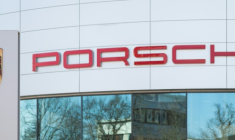 Enseigne Porsche à Stuttgart - Zuffenhausen, le 6 mars 2025  ( AFP / SILAS STEIN )