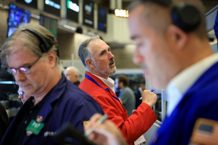 Des traders travaillent à la Bourse de New York