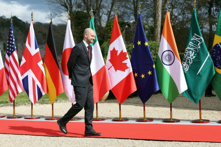 Le ministre français des Affaires étrangères Jean-Noël Barrot arrive pour une réunion du Groupe G7 à l'abbaye de Vaux-de-Cernay, à Cernay-la-Ville, près de Paris, le 26 mars 2026 ( AFP / Alain JOCARD )