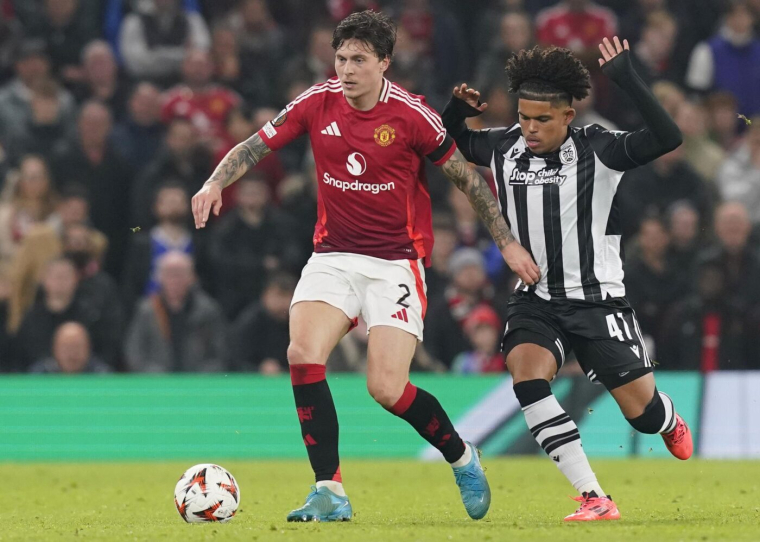 Viktor Lindelöf a quitté Old Trafford à la mi-temps de Manchester United-OL