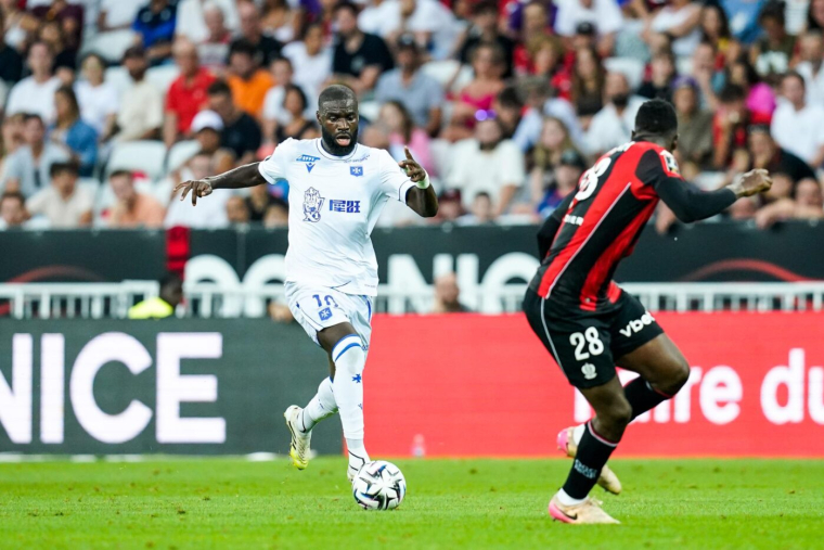 Auxerre : Lassine Sinayoko bloqué dans une improbable histoire de transfert