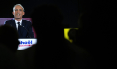 Raphaël Glucksmann prononce un discours après l'annonce de sa victoire à la primaire de la gauche sociale-démocrate, le 11 octobre 2026 à Paris ( AFP / ROMAIN PERROCHEAU )