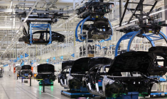 Les carrosseries sont mises en place à l'usine « Factory 56 » de Sindelfingen
