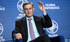 Peter Orszag, directeur général de la banque Lazard, à Beverly Hills le 2 mai 2023. ( AFP / PATRICK T. FALLON )