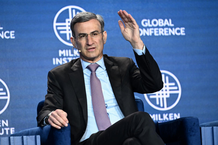 Peter Orszag, directeur général de la banque Lazard, à Beverly Hills le 2 mai 2023. ( AFP / PATRICK T. FALLON )