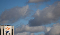 Le logo de l'entreprise Electricite de France est visible sur la centrale EDF de Bouchain, près de Valenciennes