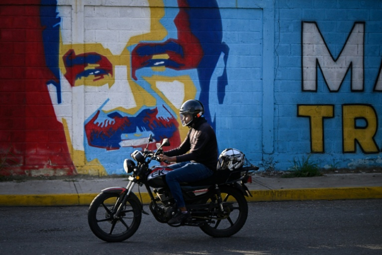 Une fresque murale représentant l'ancien président vénézuélien Nicolas Maduro à Caracas, le 14 mai 2026 ( AFP / Federico PARRA )