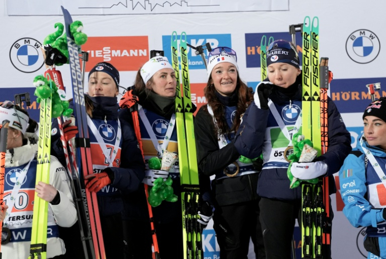 Les relayeuses françaises, victorieuses à Ostersund (Suède), le 29 novembre 2025 ( TT NEWS AGENCY / Bjorn LARSSON ROSVALL )