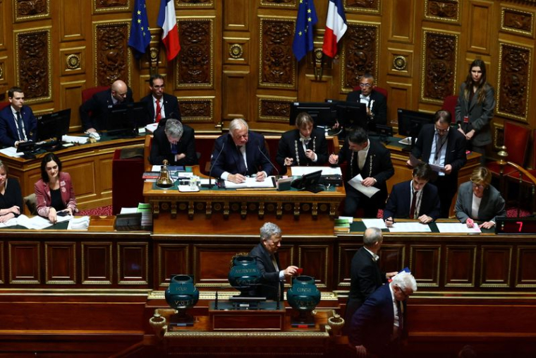 Vote sur le projet de loi de finances 2026 au Sénat français à Paris