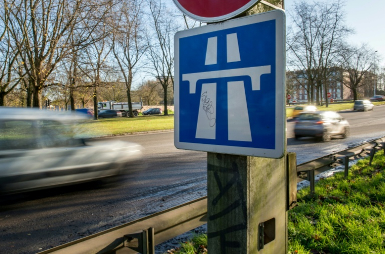 Des recettes autoroutières bientôt fléchées vers le rail ( AFP / PHILIPPE HUGUEN )