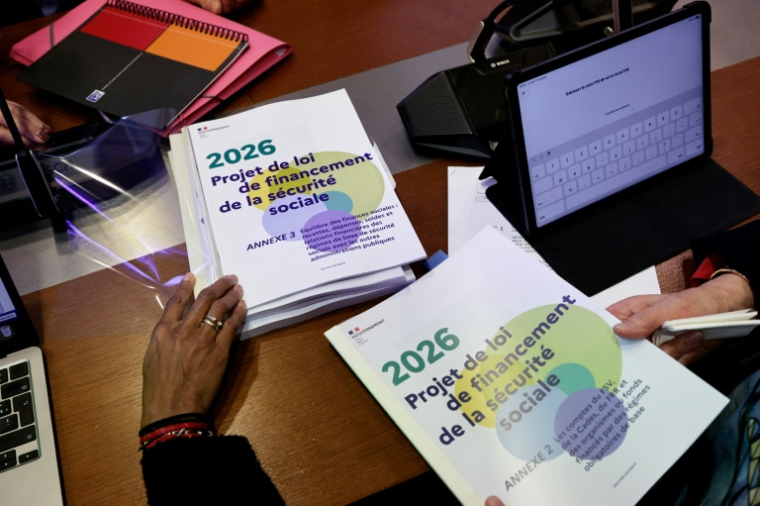 L'examen du projet de budget de la Sécurité sociale pour 2026 débute le 27 octobre 2025 à la commission des Affaires sociales de l'Assemblée nationale à Paris  ( AFP / STEPHANE DE SAKUTIN )